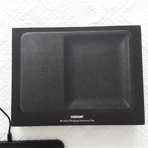 Elegant Wireless Charging Accessory Tray - Picture 2 of 3